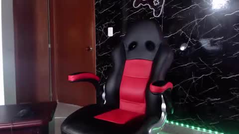 Snapshot of maty_hard chatting on February 2025 01:19:01 PM Matias online show from February 2025 01:19:01 PM