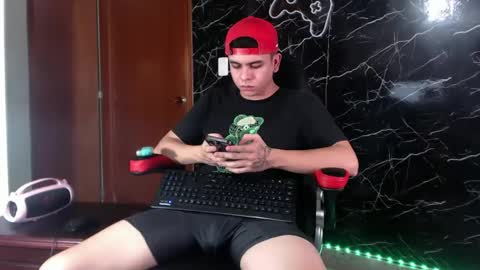 Snapshot of maty_hard chatting on February 2025 02:15:02 PM Matias online show from February 2025 02:15:02 PM