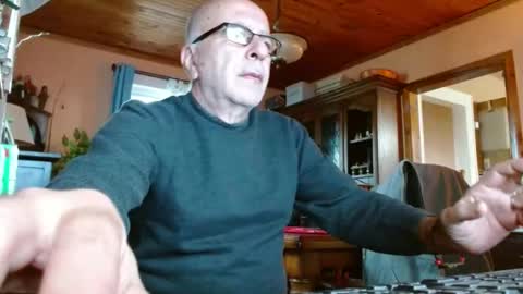 Snapshot of mauriceandre chatting on December 2024 01:38:02 PM Maurice online show from December 2024 01:38:02 PM