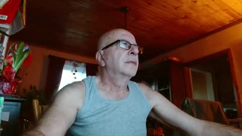 Snapshot of mauriceandre chatting on December 2024 12:27:01 PM Maurice online show from December 2024 12:27:01 PM