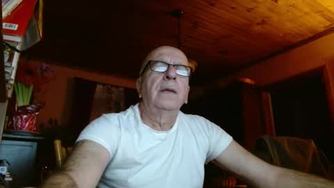 Snapshot of mauriceandre chatting on December 2024 11:37:02 AM Maurice online show from December 2024 11:37:02 AM