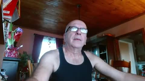Snapshot of mauriceandre chatting on December 2024 12:46:02 PM Maurice online show from December 2024 12:46:02 PM