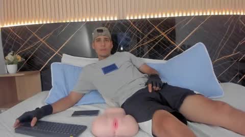 mauro_boy online show from May 2026 08:28:01 PM