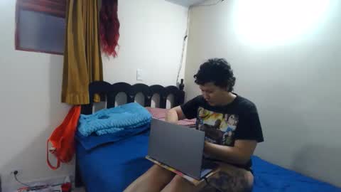 Snapshot of mauroluxandra chatting on June 2026 05:35:01 PM mauroluxandra online show from June 2026 05:35:01 PM