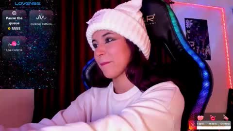 Snapshot of mavis_fuentes chatting on September 2025 11:07:01 PM Hilary online show from September 2025 11:07:01 PM