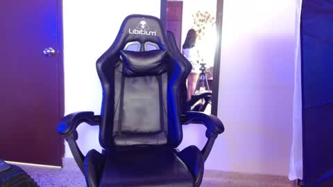 Max  Ashley online show from January 2025 04:17:01 PM