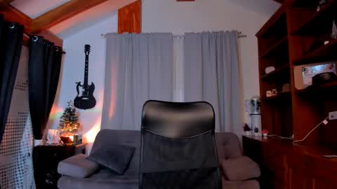 max D. online show from January 2025 11:51:01 AM