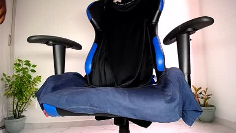 Snapshot of max_jones2 chatting on July 2026 05:37:02 PM MAX online show from July 2026 05:37:02 PM