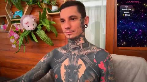 Snapshot of max_reaves chatting on December 2024 01:58:02 AM online show from December 2024 01:58:02 AM