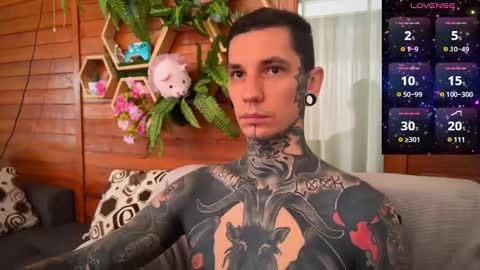 Snapshot of max_reaves chatting on December 2024 01:35:01 AM online show from December 2024 01:35:01 AM