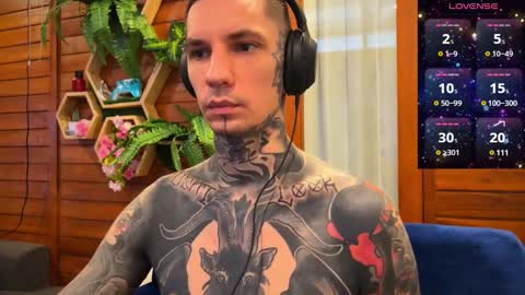 Snapshot of max_reaves chatting on December 2024 02:41:02 AM online show from December 2024 02:41:02 AM