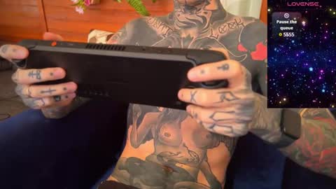 Snapshot of max_reaves chatting on December 2024 06:57:02 AM online show from December 2024 06:57:02 AM