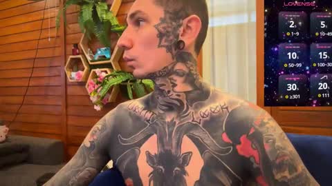 Snapshot of max_reaves chatting on January 2025 04:39:02 AM online show from January 2025 04:39:02 AM