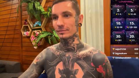 Snapshot of max_reaves chatting on January 2025 10:43:01 AM online show from January 2025 10:43:01 AM