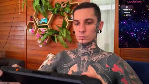 Snapshot of max_reaves chatting on January 2025 06:18:02 AM online show from January 2025 06:18:02 AM