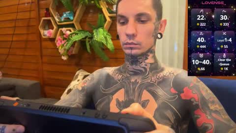 Snapshot of max_reaves chatting on January 2025 01:03:02 PM online show from January 2025 01:03:02 PM