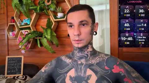 Snapshot of max_reaves chatting on January 2025 01:42:01 AM online show from January 2025 01:42:01 AM