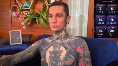 Snapshot of max_reaves chatting on January 2025 01:53:01 AM online show from January 2025 01:53:01 AM