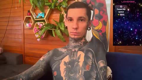 Snapshot of max_reaves chatting on January 2025 02:11:02 AM online show from January 2025 02:11:02 AM