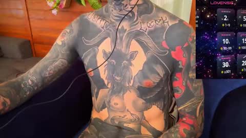 Snapshot of max_reaves chatting on January 2025 07:04:01 AM online show from January 2025 07:04:01 AM