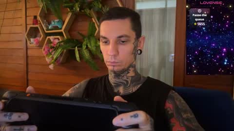 Snapshot of max_reaves chatting on January 2025 02:41:01 AM online show from January 2025 02:41:01 AM