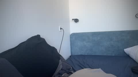 Snapshot of max_reaves chatting on January 2025 06:46:01 AM online show from January 2025 06:46:01 AM