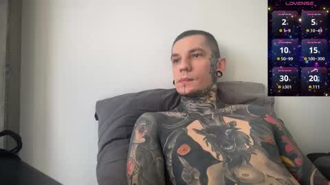 Snapshot of max_reaves chatting on February 2025 06:07:01 AM online show from February 2025 06:07:01 AM