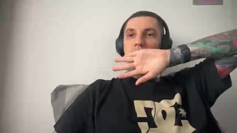 Snapshot of max_reaves chatting on February 2025 10:26:01 AM online show from February 2025 10:26:01 AM