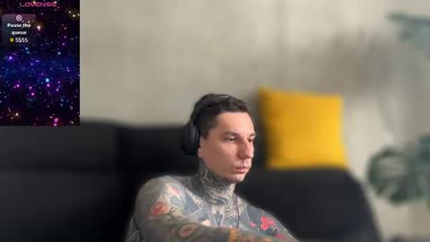 Snapshot of max_reaves chatting on September 2025 06:17:01 AM online show from September 2025 06:17:01 AM