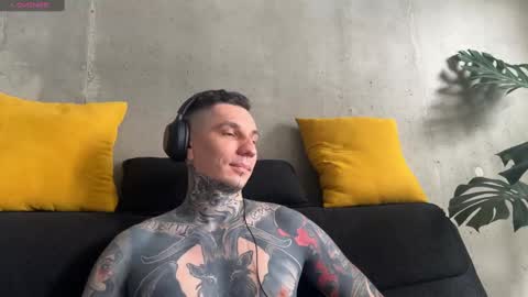 Snapshot of max_reaves chatting on October 2025 06:45:01 AM online show from October 2025 06:45:01 AM