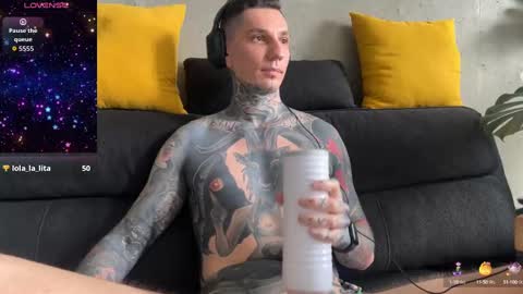 Snapshot of max_reaves chatting on October 2025 07:18:02 AM online show from October 2025 07:18:02 AM