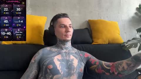 Snapshot of max_reaves chatting on October 2025 06:25:01 AM online show from October 2025 06:25:01 AM