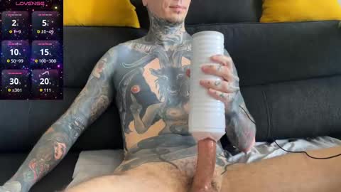 Snapshot of max_reaves chatting on October 2025 06:38:01 AM online show from October 2025 06:38:01 AM