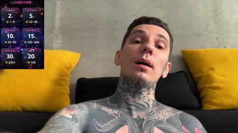 Snapshot of max_reaves chatting on October 2025 05:33:01 AM online show from October 2025 05:33:01 AM