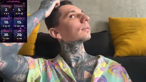 Snapshot of max_reaves chatting on October 2025 05:42:02 AM online show from October 2025 05:42:02 AM