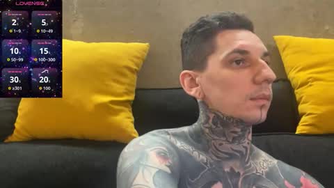 Snapshot of max_reaves chatting on December 2025 05:45:02 AM online show from December 2025 05:45:02 AM