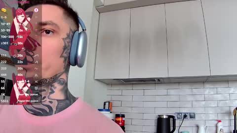 Snapshot of max_reaves chatting on April 2026 07:00:01 AM online show from April 2026 07:00:01 AM