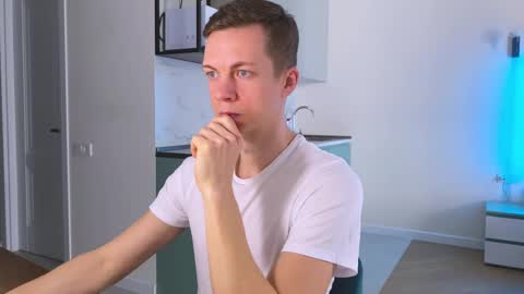 Snapshot of max_shy chatting on March 2025 12:48:02 PM Max online show from March 2025 12:48:02 PM