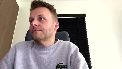 Max take off clothes online show from March 2026 02:06:02 PM