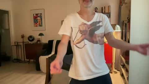 Snapshot of maxbow chatting on December 2024 02:46:02 PM Max Mikado online show from December 2024 02:46:02 PM