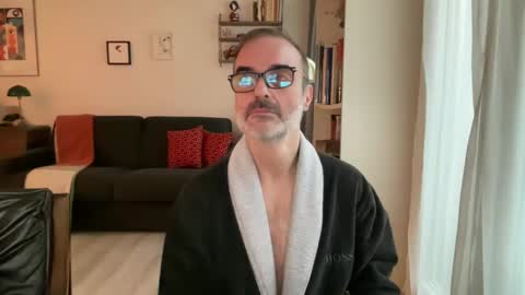 Snapshot of maxbow chatting on January 2025 03:27:01 PM Max Mikado online show from January 2025 03:27:01 PM