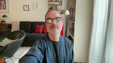 Snapshot of maxbow chatting on January 2025 01:49:01 PM Max Mikado online show from January 2025 01:49:01 PM