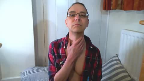 Snapshot of maxdavies chatting on March 2026 06:07:01 PM Max Davies online show from March 2026 06:07:01 PM