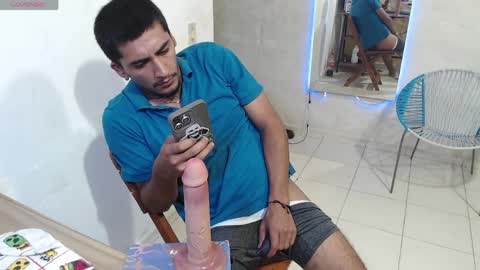 Snapshot of maxi_dick33 chatting on April 2026 04:01:01 AM maxi dick online show from April 2026 04:01:01 AM