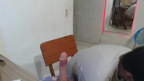 Snapshot of maxi_dick33 chatting on April 2026 11:27:02 PM maxi dick online show from April 2026 11:27:02 PM