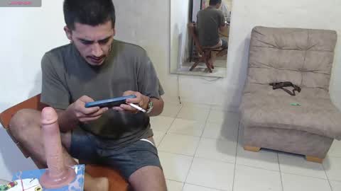 Snapshot of maxi_dick33 chatting on May 2026 09:58:01 AM maxi dick online show from May 2026 09:58:01 AM