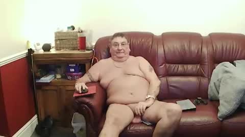 Snapshot of maxi_johnes chatting on March 2026 10:11:01 PM MAX online show from March 2026 10:11:01 PM