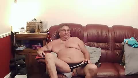 Snapshot of maxi_johnes chatting on May 2026 10:04:02 PM MAX online show from May 2026 10:04:02 PM