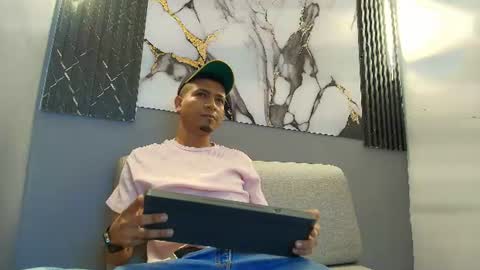 Snapshot of maxi_jones2 chatting on June 2026 02:21:02 PM MAXI online show from June 2026 02:21:02 PM