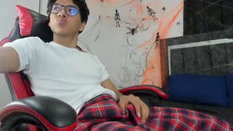 Maximiliano online show from October 2025 08:00:02 PM